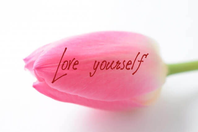 占いはデタラメなのか？信じたい気持ちなのか。ラブセルフの文字